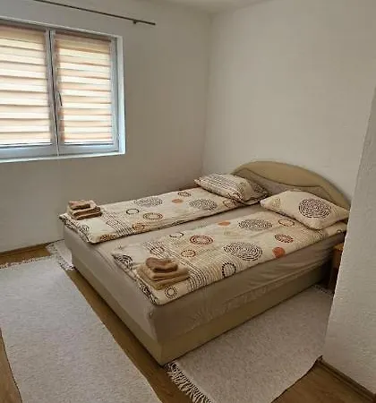 Naza كولين فاكوف